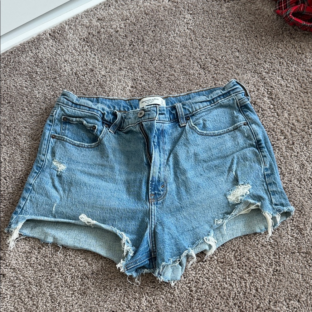 Abercrombie & Fitch The Mom Short High Rise